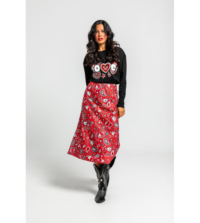 Falda evasé midi roja con estampado paisley cachemir, estilo boho chic Alma Libre