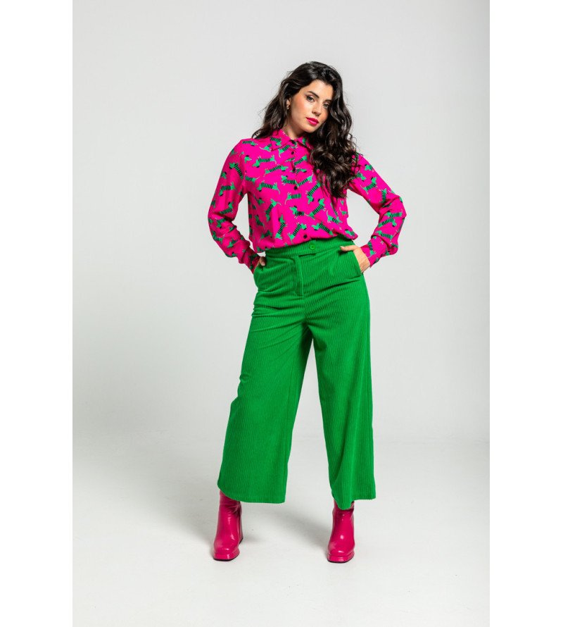 Camisa fucsia con estampado de perritos verdes, diseño divertido Más rara que un perro verde