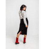 Falda negra de punto con estampado paisley rojo, diseño boho chic Alma Libre