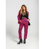 Americana smoking fucsia con estampado animal.