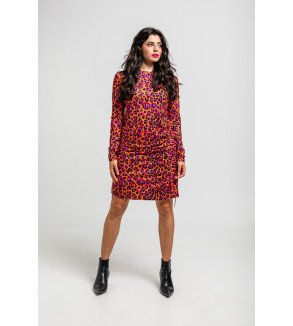 Vestido corto drapeado con estampado animal en tonos naranja, fucsia y negro I’m Felina