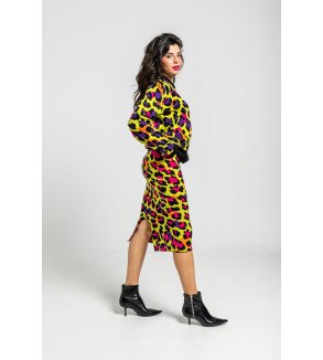 Suéter de punto verde con estampado animal print fucsia, naranja y negro I’m Felina