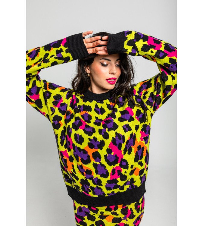 Suéter de punto verde con estampado animal print fucsia, naranja y negro I’m Felina