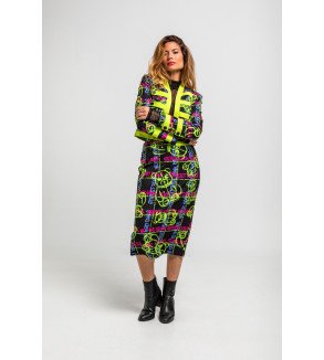 Chaqueta corta estilo militar con estampado de grafitti urbano en tonos neón I’m the Queen