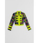 Chaqueta corta estilo militar con estampado de grafitti urbano