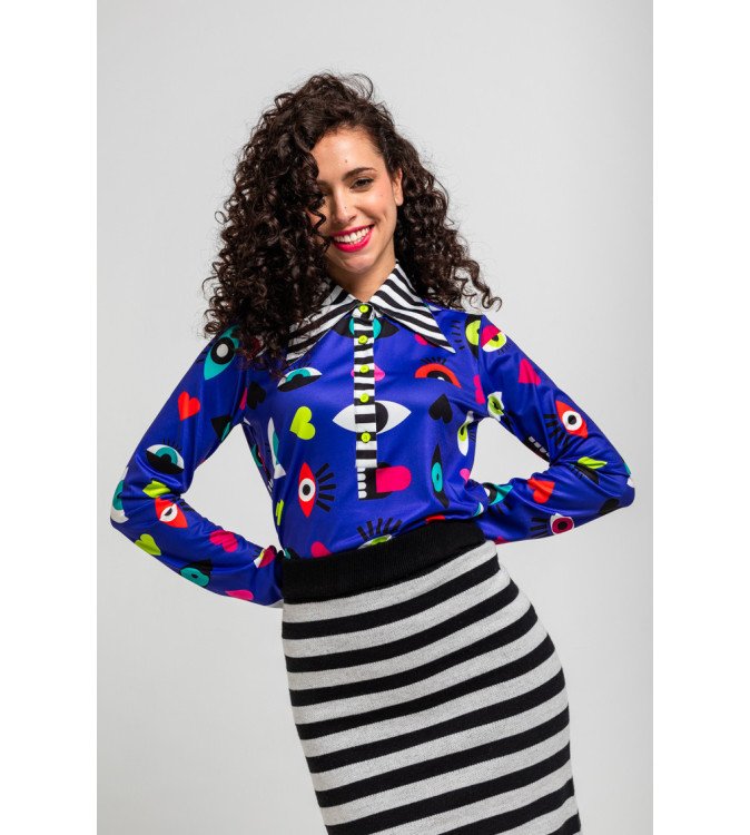 Camiseta tipo polo azul con estampado de ojos, corazones y bocas Love Yourself