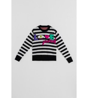 Suéter de rayas blanco y negro con texto Love Yourself y detalles coloridos