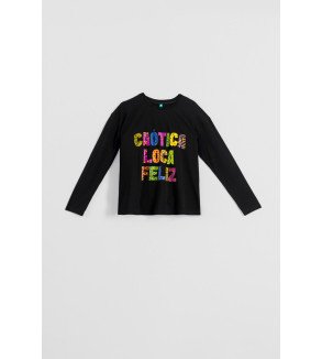 Camiseta oversize negra con mensaje Caótica Loca Feliz y estampado animal print