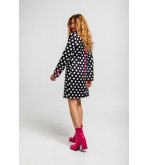 Vestido mini con escote pico y botones de color fucsia en estampado de topos blanco y negro Guapa