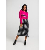 Camiseta oversize fucsia con texto “Si la vida te da curvas, ¡presúmelas!” – Guapa