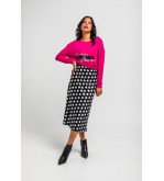 Camiseta oversize fucsia con texto “Si la vida te da curvas, ¡presúmelas!” – Guapa