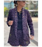 Blazer con print de leopardo color berenjena y detalles dorados Rock Star – NOC The Brand