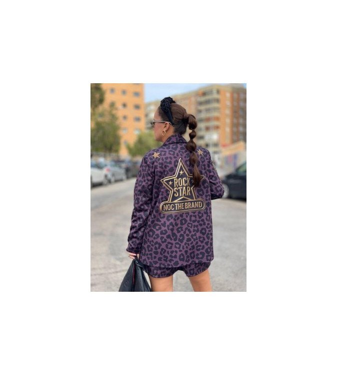 Blazer con print de leopardo color berenjena y detalles dorados Rock Star – NOC The Brand