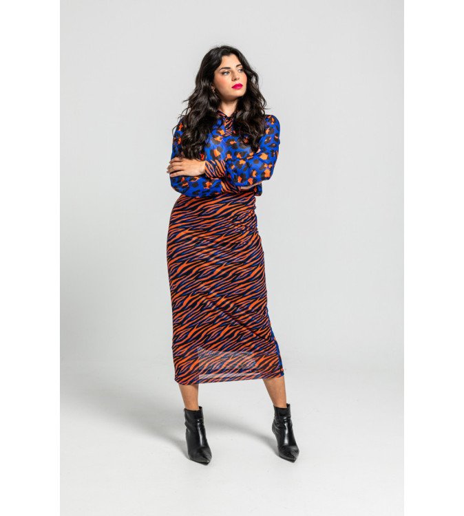 Camiseta tipo polo con estampado variado animal print azul y naranja – Lolina Caótica