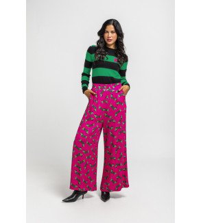 Suéter ajustado verde con rayas negras y corazón fucsia – Lolina Más rara que un perro verde