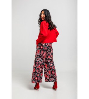 Suéter corto rojo con corazón central estilo paisley – Lolina Alma Libre